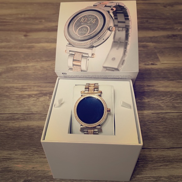 Michael Kors Sofie Smartwatch main image 2